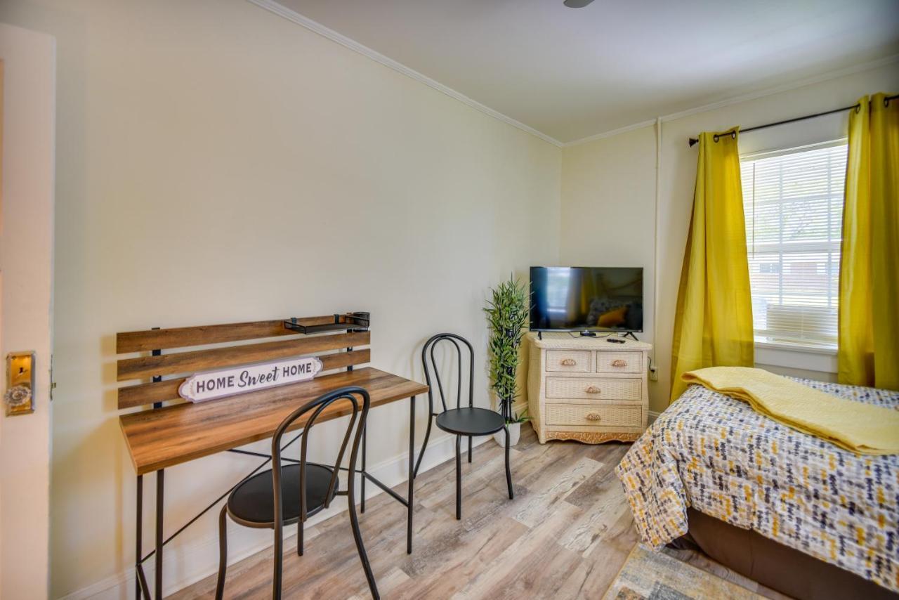 Charming Newport News Cottage Less Than 1 Mi To Ocean! Hampton Exterior foto